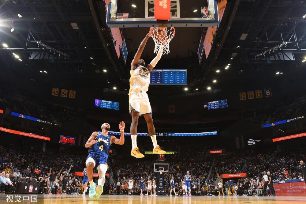 出了她在水 出了她在水